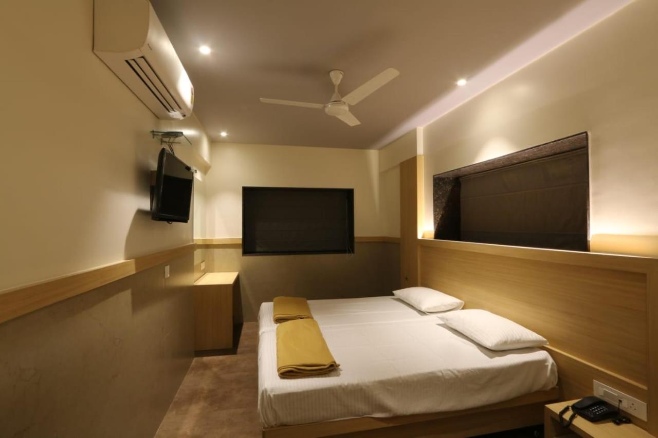 Avenue 10 Boutique Hotel Пюн Екстериор снимка