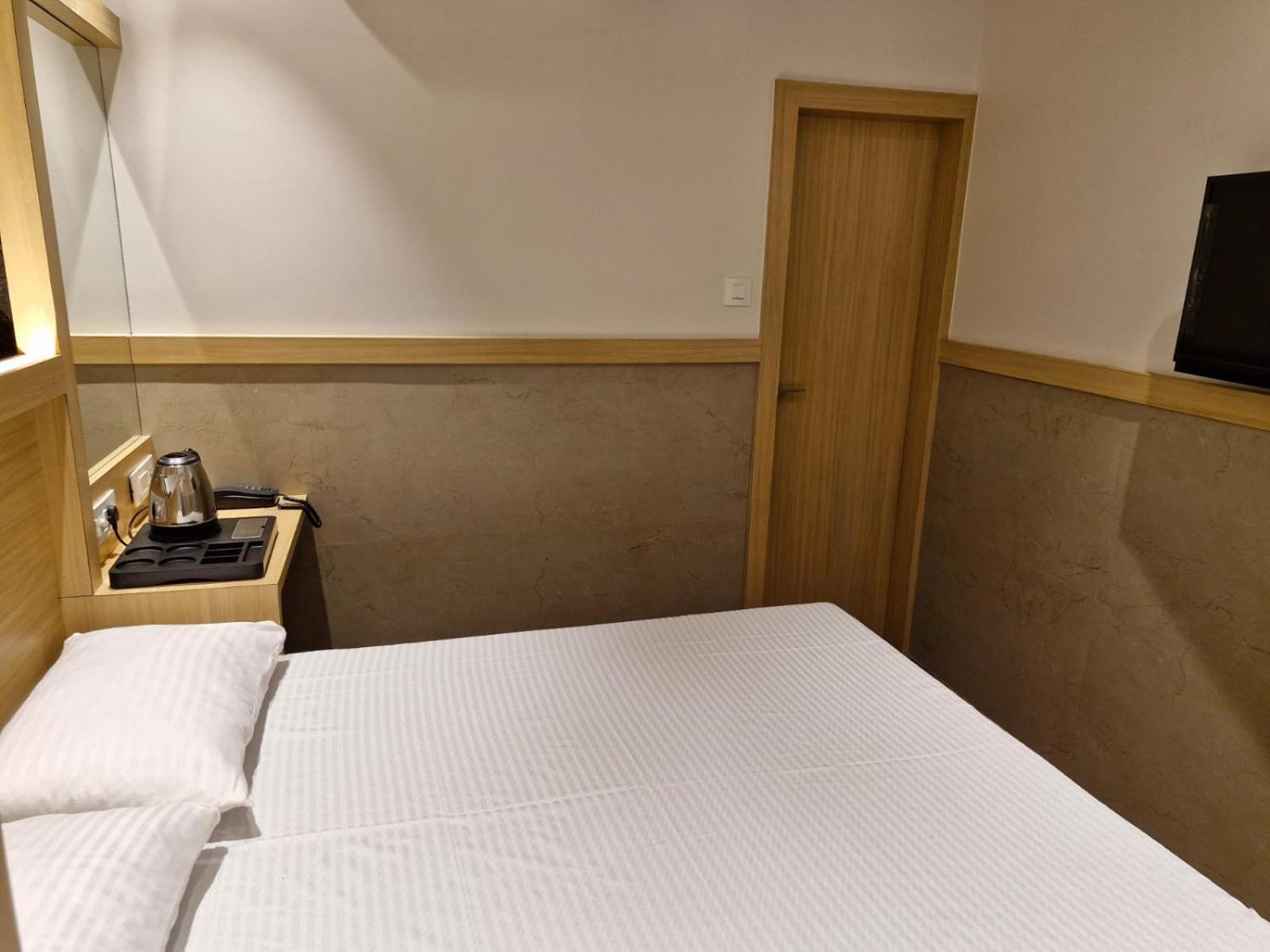 Avenue 10 Boutique Hotel Пюн Екстериор снимка
