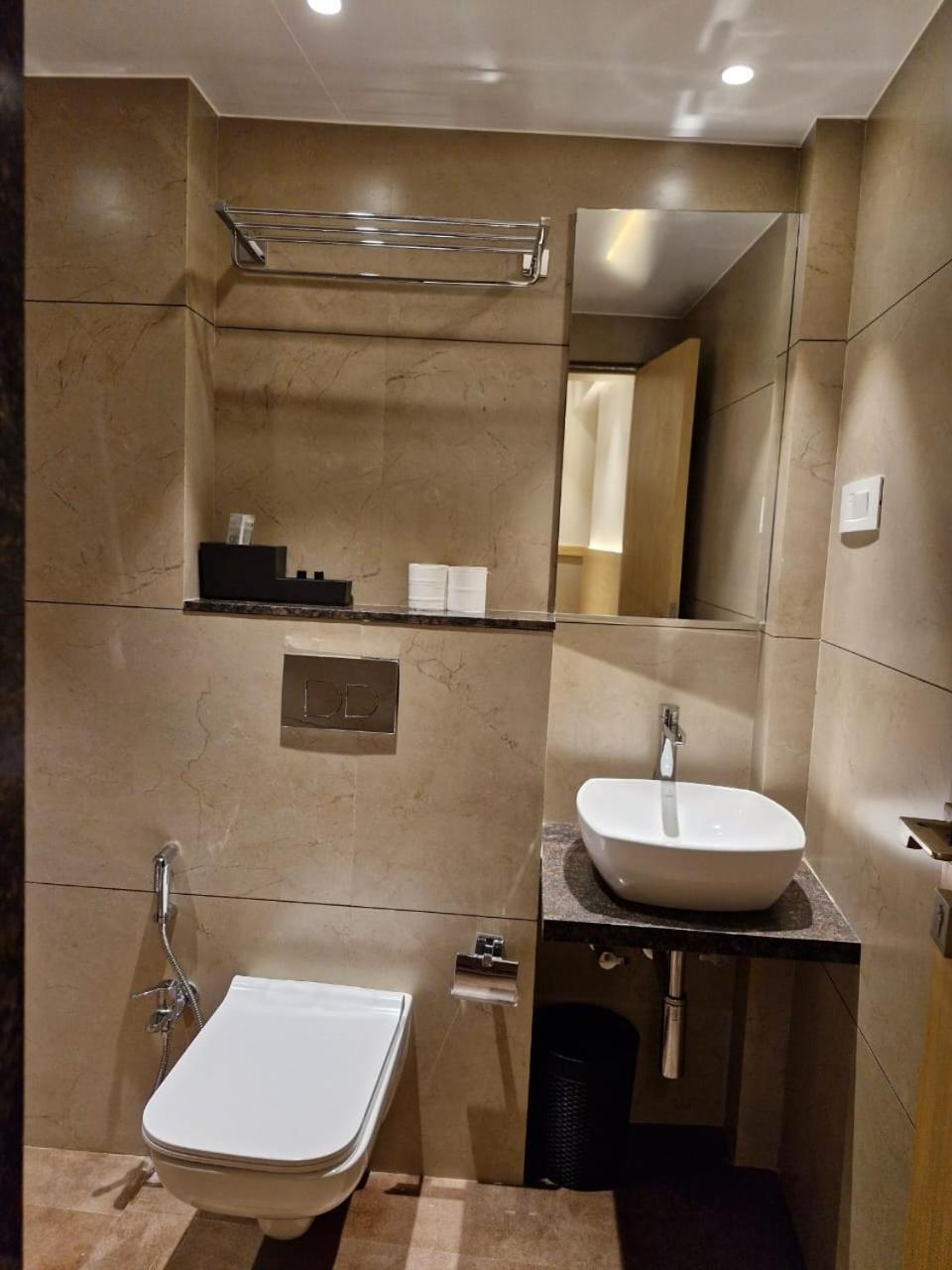 Avenue 10 Boutique Hotel Пюн Екстериор снимка
